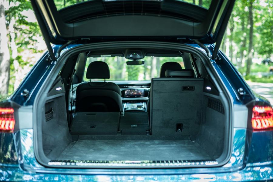 Багажник Audi Q8 55 TFSI Quattro S-Line 2019 года  (JP) (фото 27 из 37)